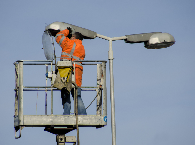R$ 170 milhões | TCE-ES suspende licitação milionária de iluminação pública em Vila Velha