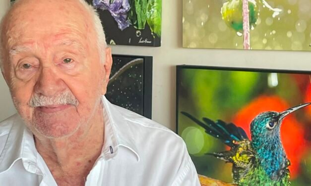 Aos 98 anos, fotógrafo capixaba realiza exposição “Lampejos Sedutores” com imagens de fases de sua trajetória