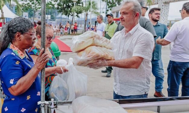 Município realiza ações de troca de recicláveis por pães e de adoção de animais